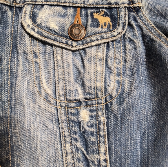 Abercrombie Vintage distressed blue jean denim jacket, size junior large - Picture 4 of 10
